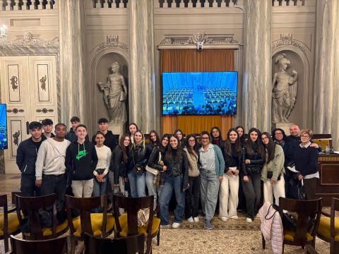 GRUPPO STUDENTI ISIS ROMERO DI ALBINO (BERGAMO) in Sala Maggiore