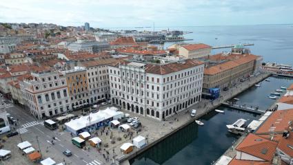 Trieste, Piazza Ponte rosso veduta aerea, manifestazione Fish Very Good - Il Salone a Miglio 0 