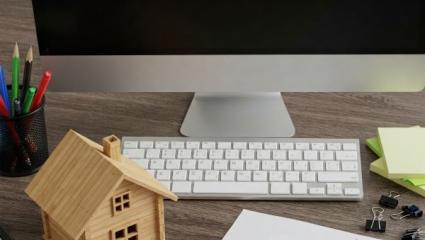 Contributi regionali per l'acquisto e l'installazione di generatori di calore a uso domestico scrivania ufficio tecnico con scala prestazione energetica