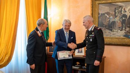 Paoletti riceve tessera socio benemerito Carabinieri