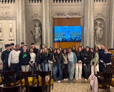 GRUPPO STUDENTI ISIS ROMERO DI ALBINO (BERGAMO) in Sala Maggiore